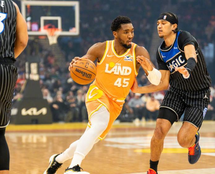 壹号娱乐-班凯罗37分完胜探花郎,米切尔45+4+4,骑士双杀魔术豪取四连胜