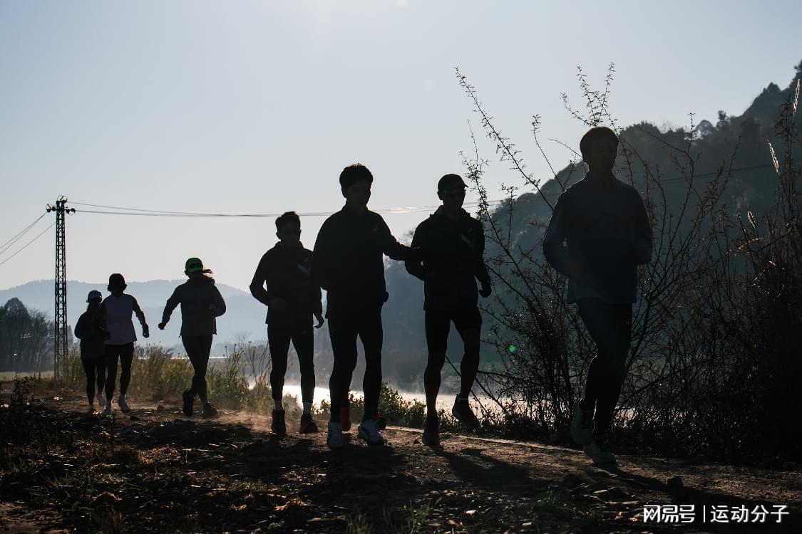 壹号娱乐APP-低压缺氧的馈赠:为何高原训练是马拉松突破极限的最后一块拼图